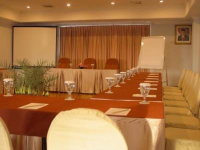 Weta International Hotel Surabaya Bagian luar foto