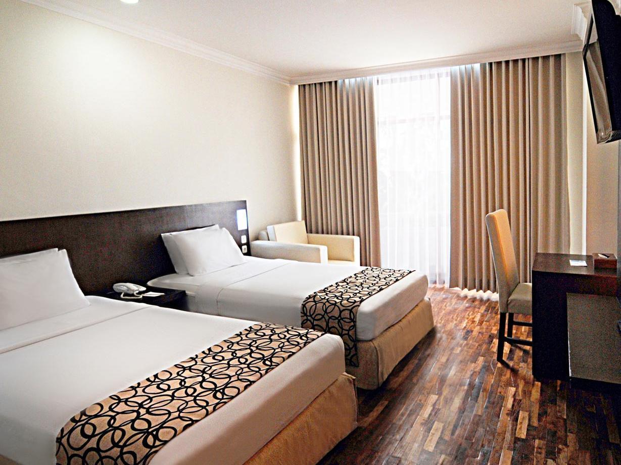 Weta International Hotel Surabaya Bagian luar foto