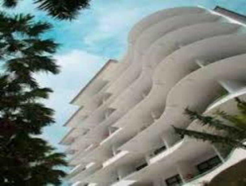 Weta International Hotel Surabaya Bagian luar foto