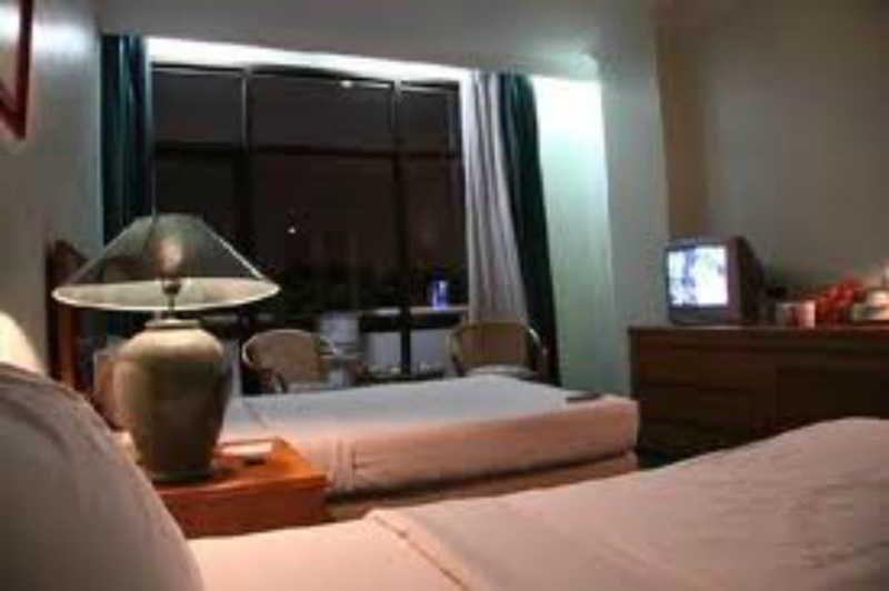 Weta International Hotel Surabaya Bagian luar foto