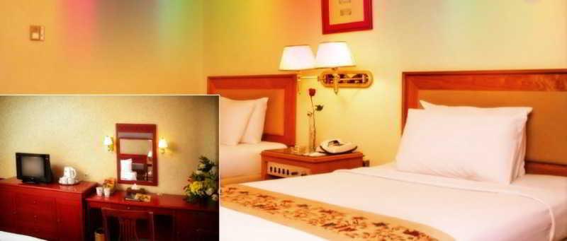 Weta International Hotel Surabaya Bagian luar foto