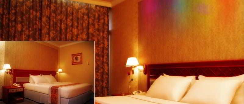 Weta International Hotel Surabaya Bagian luar foto