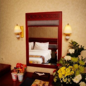 Weta International Hotel Surabaya Bagian luar foto