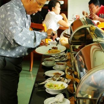Weta International Hotel Surabaya Bagian luar foto