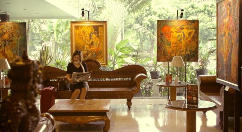 Weta International Hotel Surabaya Bagian luar foto