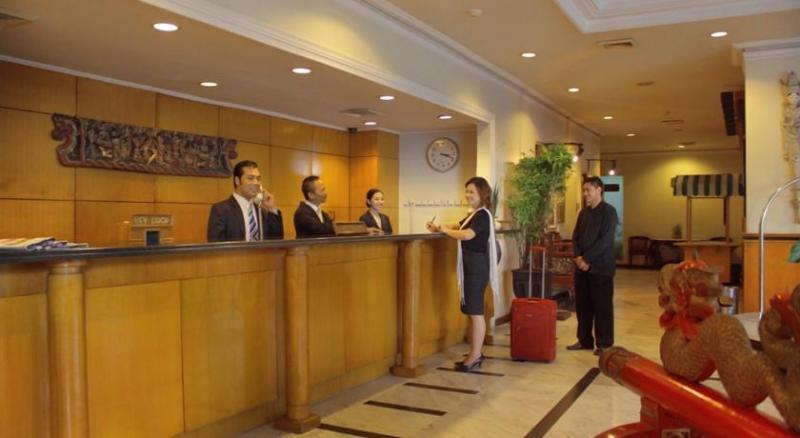 Weta International Hotel Surabaya Bagian luar foto