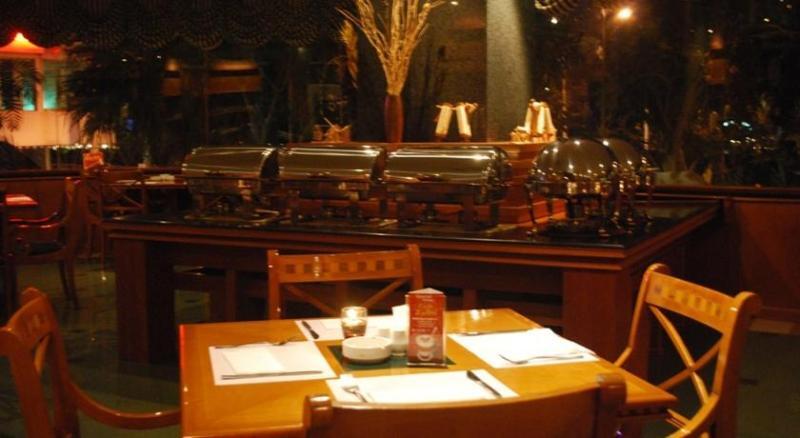 Weta International Hotel Surabaya Bagian luar foto